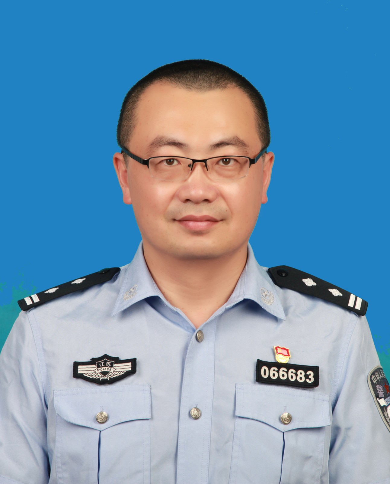 沈新峰.jpg 沈新峰.jpg