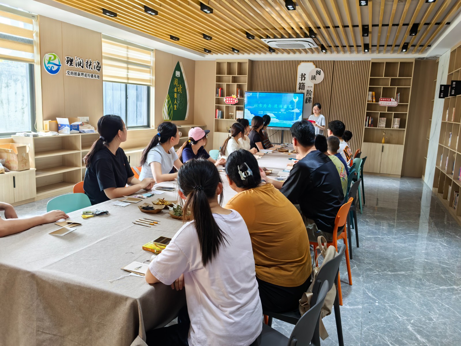 10月19日 星期日 (二版) 扶海書香漫四季  文明新風潤如東.jpg 10月19日 星期日 (二版) 扶海書香漫四季  文明新風潤如東.jpg