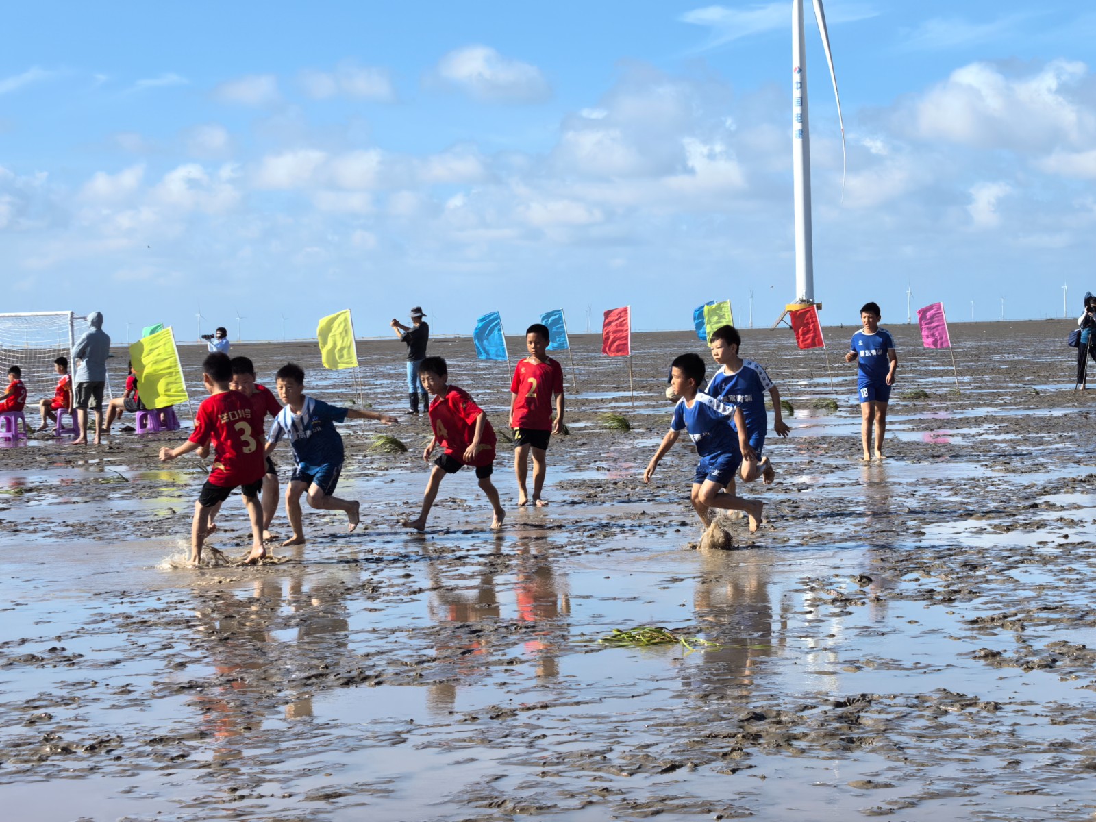 7月25日 星期五 (一版) 首屆江蘇青少年灘涂足球爭霸賽在我縣舉行.jpg 7月25日 星期五 (一版) 首屆江蘇青少年灘涂足球爭霸賽在我縣舉行.jpg