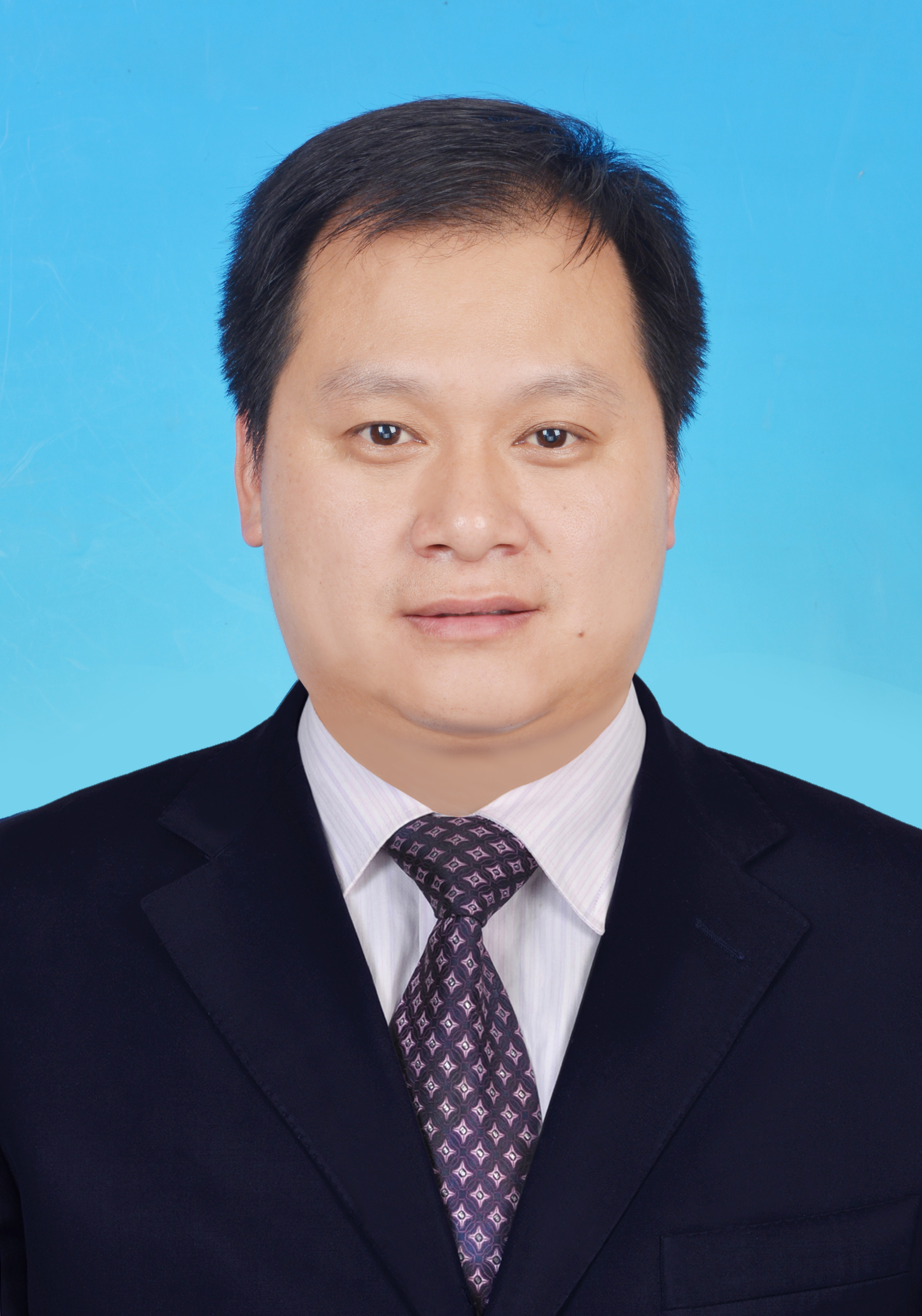 彭威.jpg 彭威.jpg